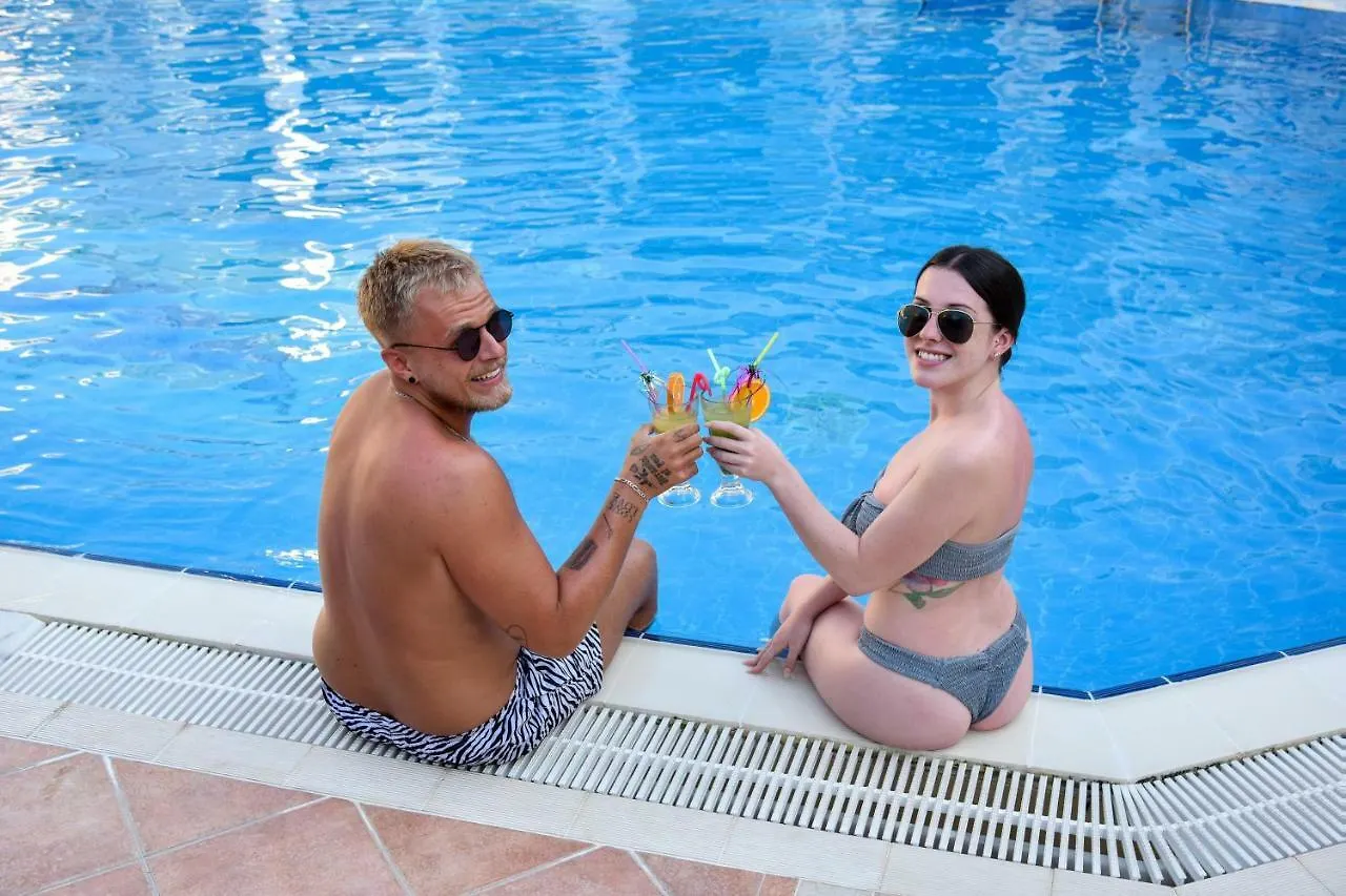 Belcehan Hotel 올루데니스 리조트